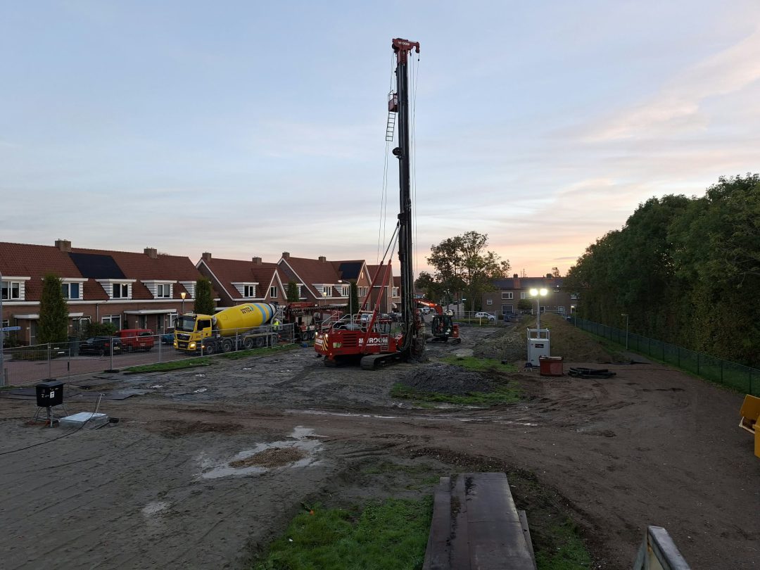 De bouw van nieuwbouwproject Houten (t)Huis is officieel van start. 20 oktober werden de eerste palen geboord.